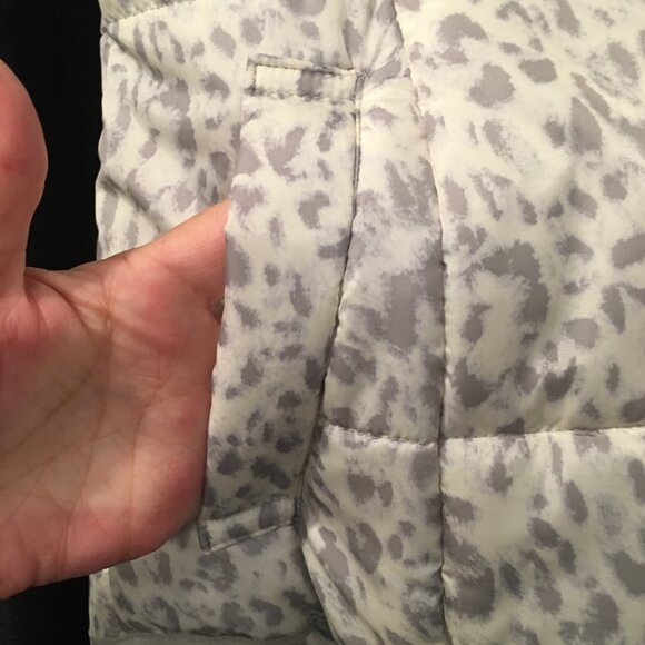 NWT New Directions animal print puffer vest small - Picture 6 of 11